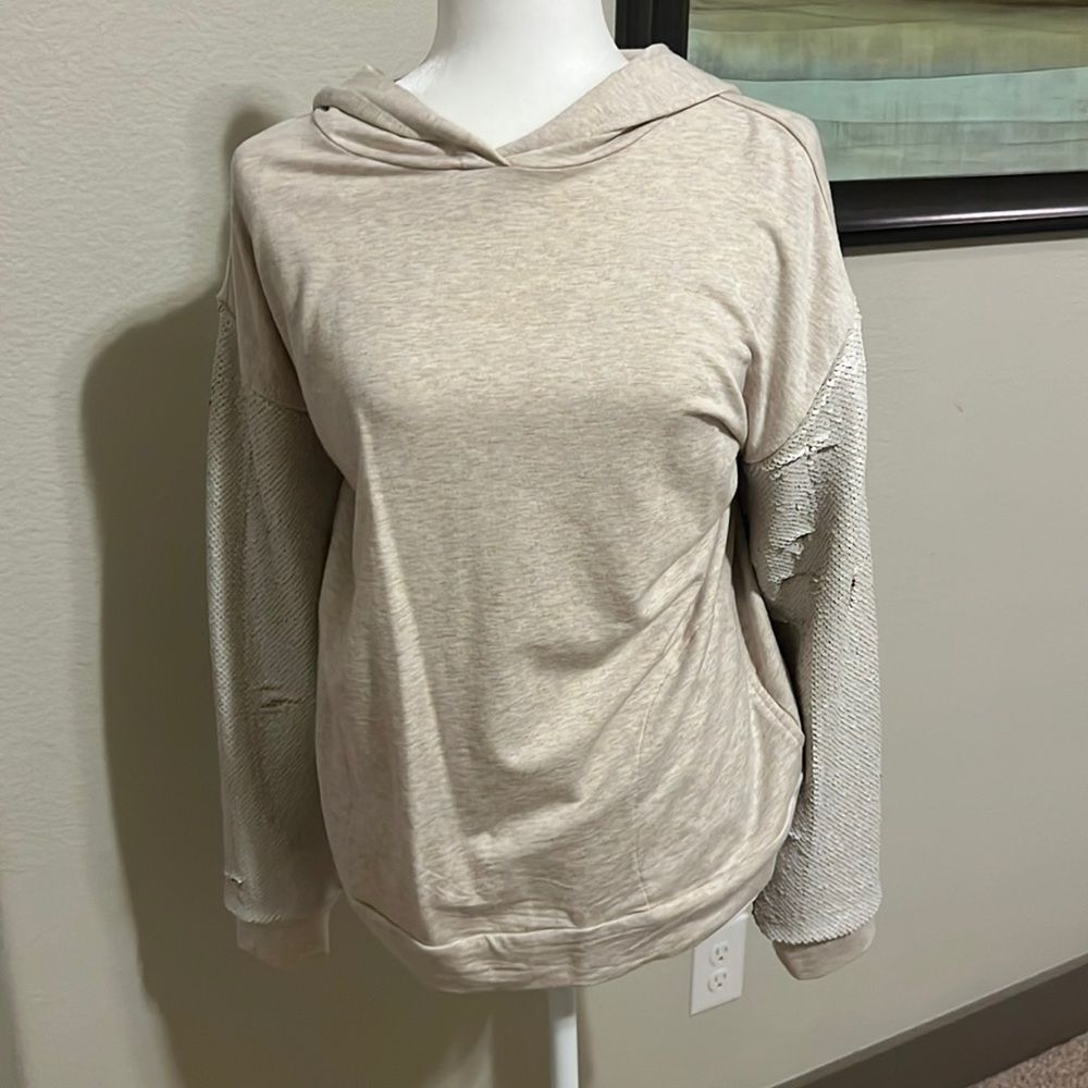 Chicos is the brand and size is 1